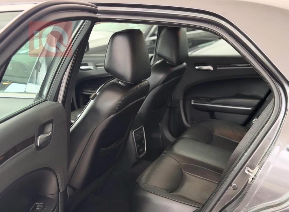 کرایسلەر 300